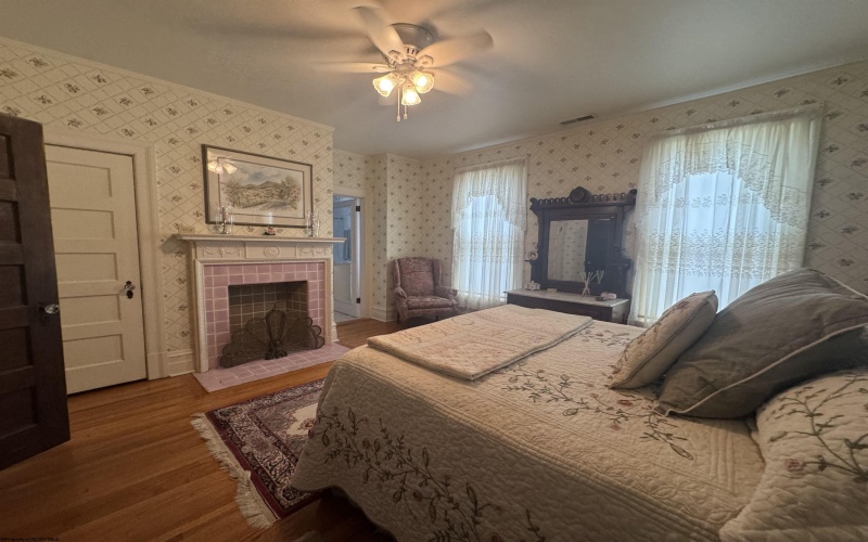 227 Carr Avenue, Clarksburg, West Virginia 26301-3105, 5 Bedrooms Bedrooms, 13 Rooms Rooms,2 BathroomsBathrooms,Single Family Detached,For Sale,Carr,10160818