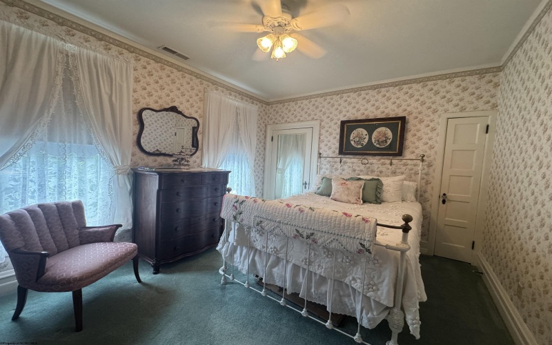 227 Carr Avenue, Clarksburg, West Virginia 26301-3105, 5 Bedrooms Bedrooms, 13 Rooms Rooms,2 BathroomsBathrooms,Single Family Detached,For Sale,Carr,10160818