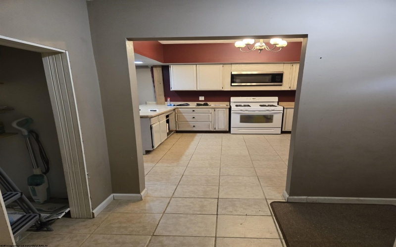319 North Avenue, Clarksburg, West Virginia 26301, 2 Bedrooms Bedrooms, 5 Rooms Rooms,1 BathroomBathrooms,Single Family Detached,For Sale,North,10160825