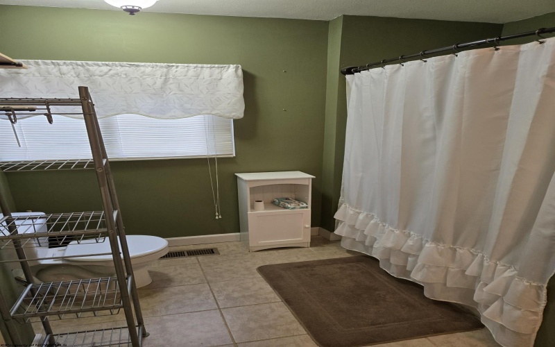 319 North Avenue, Clarksburg, West Virginia 26301, 2 Bedrooms Bedrooms, 5 Rooms Rooms,1 BathroomBathrooms,Single Family Detached,For Sale,North,10160825