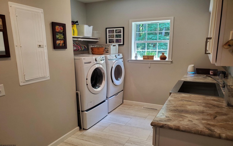 49 Holleran Heights, Kingwood, West Virginia 26537-1656, 3 Bedrooms Bedrooms, 7 Rooms Rooms,2 BathroomsBathrooms,Single Family Detached,For Sale,Holleran,10160830