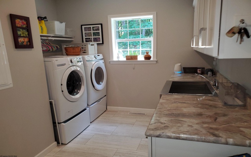 49 Holleran Heights, Kingwood, West Virginia 26537-1656, 3 Bedrooms Bedrooms, 7 Rooms Rooms,2 BathroomsBathrooms,Single Family Detached,For Sale,Holleran,10160830