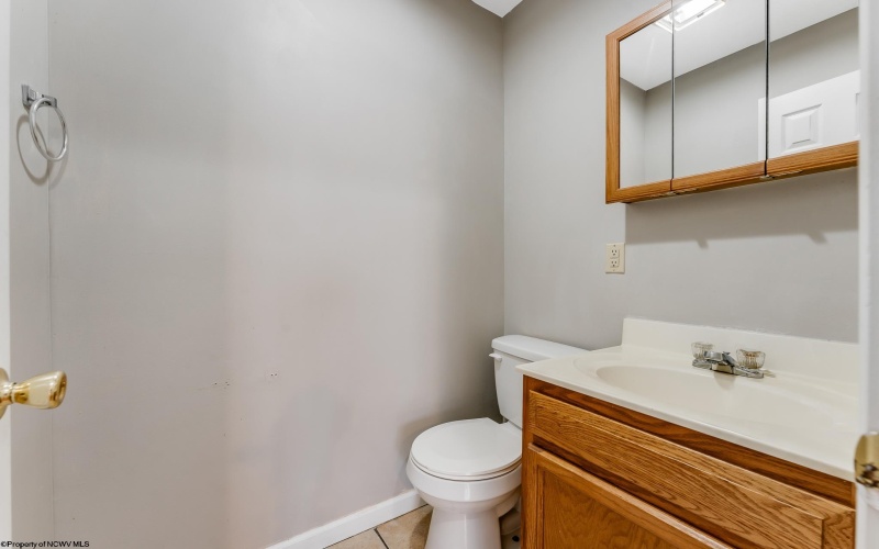 509 Vista Oaks Drive, Fairmont, West Virginia 26554, 3 Bedrooms Bedrooms, 9 Rooms Rooms,2 BathroomsBathrooms,Single Family Attached,For Sale,Vista Oaks,10160828