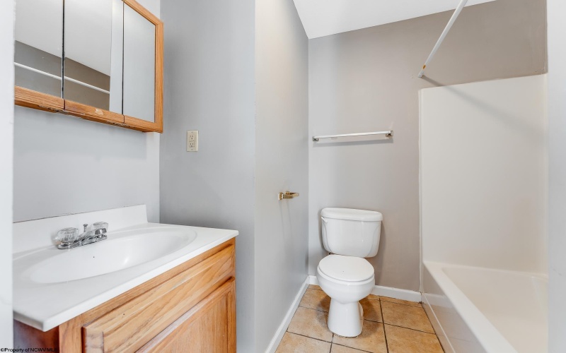 509 Vista Oaks Drive, Fairmont, West Virginia 26554, 3 Bedrooms Bedrooms, 9 Rooms Rooms,2 BathroomsBathrooms,Single Family Attached,For Sale,Vista Oaks,10160828