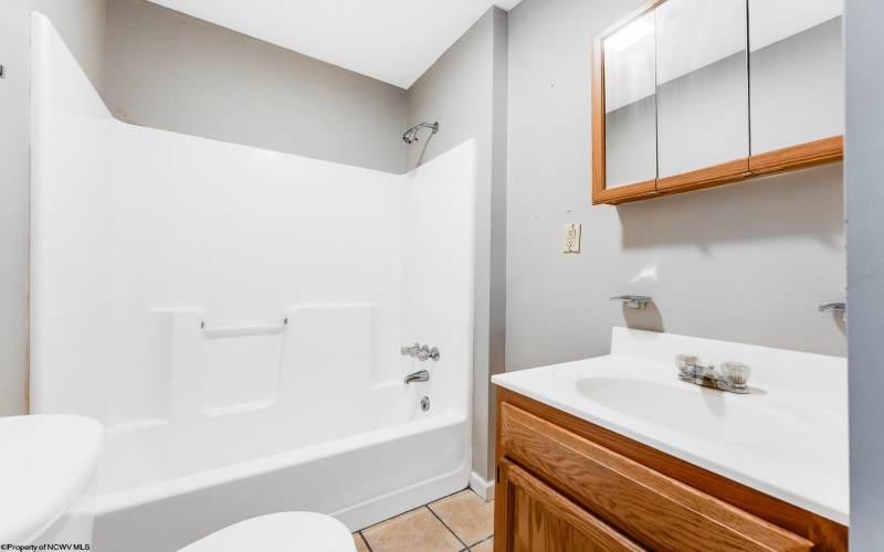 509 Vista Oaks Drive, Fairmont, West Virginia 26554, 3 Bedrooms Bedrooms, 9 Rooms Rooms,2 BathroomsBathrooms,Single Family Attached,For Sale,Vista Oaks,10160828