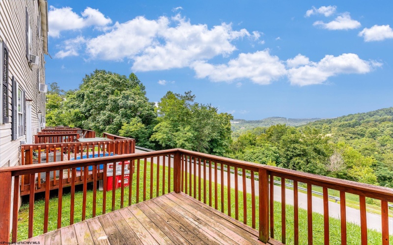 509 Vista Oaks Drive, Fairmont, West Virginia 26554, 3 Bedrooms Bedrooms, 9 Rooms Rooms,2 BathroomsBathrooms,Single Family Attached,For Sale,Vista Oaks,10160828