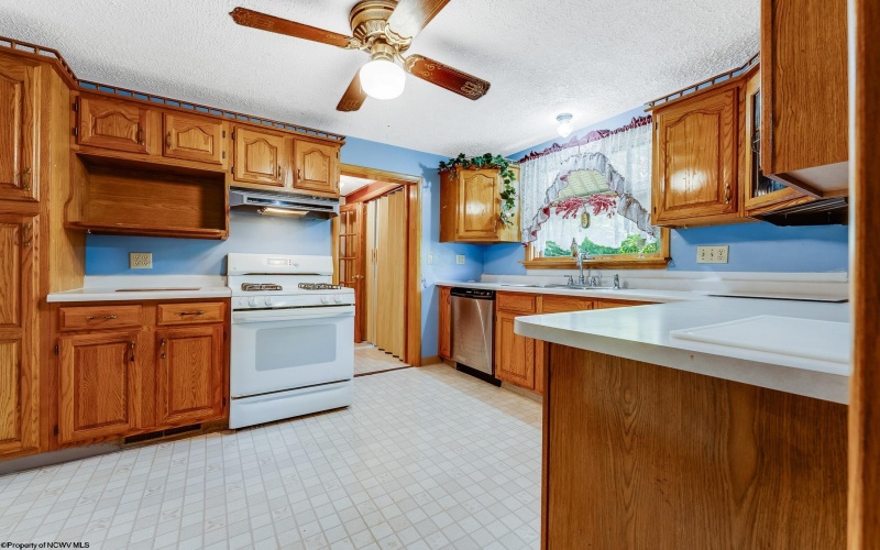120 Hartman Street, Kingwood, West Virginia 26537, 4 Bedrooms Bedrooms, 13 Rooms Rooms,1 BathroomBathrooms,Single Family Detached,For Sale,Hartman,10160834