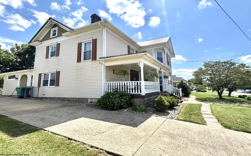 335 Grand Avenue, Bridgeport, West Virginia 26330, 3 Bedrooms Bedrooms, 9 Rooms Rooms,2 BathroomsBathrooms,Single Family Detached,For Sale,Grand,10160837