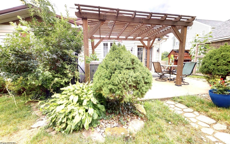335 Grand Avenue, Bridgeport, West Virginia 26330, 3 Bedrooms Bedrooms, 9 Rooms Rooms,2 BathroomsBathrooms,Single Family Detached,For Sale,Grand,10160837