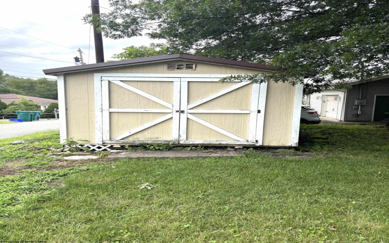 335 Grand Avenue, Bridgeport, West Virginia 26330, 3 Bedrooms Bedrooms, 9 Rooms Rooms,2 BathroomsBathrooms,Single Family Detached,For Sale,Grand,10160837
