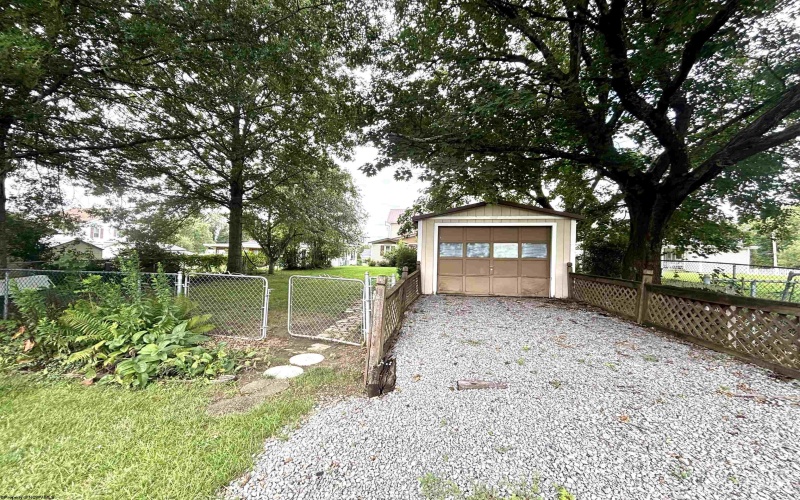 335 Grand Avenue, Bridgeport, West Virginia 26330, 3 Bedrooms Bedrooms, 9 Rooms Rooms,2 BathroomsBathrooms,Single Family Detached,For Sale,Grand,10160837