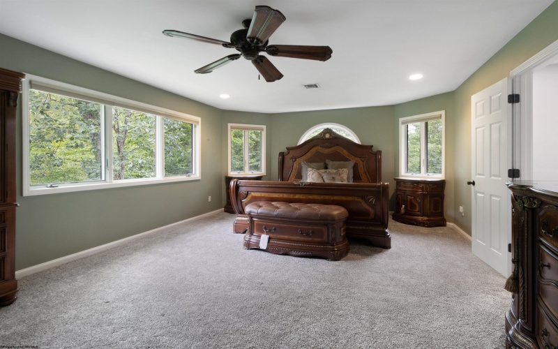 215 Aaron Smith Drive, Bridgeport, West Virginia 26330, 3 Bedrooms Bedrooms, 5 Rooms Rooms,3 BathroomsBathrooms,Single Family Attached,For Sale,Aaron Smith,10160841
