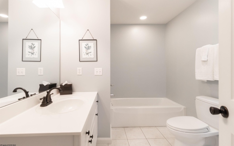 215 Aaron Smith Drive, Bridgeport, West Virginia 26330, 3 Bedrooms Bedrooms, 5 Rooms Rooms,3 BathroomsBathrooms,Single Family Attached,For Sale,Aaron Smith,10160841