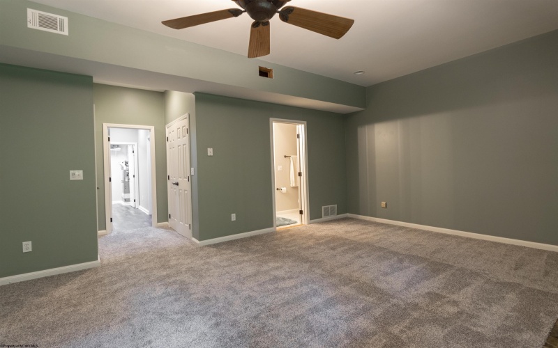 215 Aaron Smith Drive, Bridgeport, West Virginia 26330, 3 Bedrooms Bedrooms, 5 Rooms Rooms,3 BathroomsBathrooms,Single Family Attached,For Sale,Aaron Smith,10160841