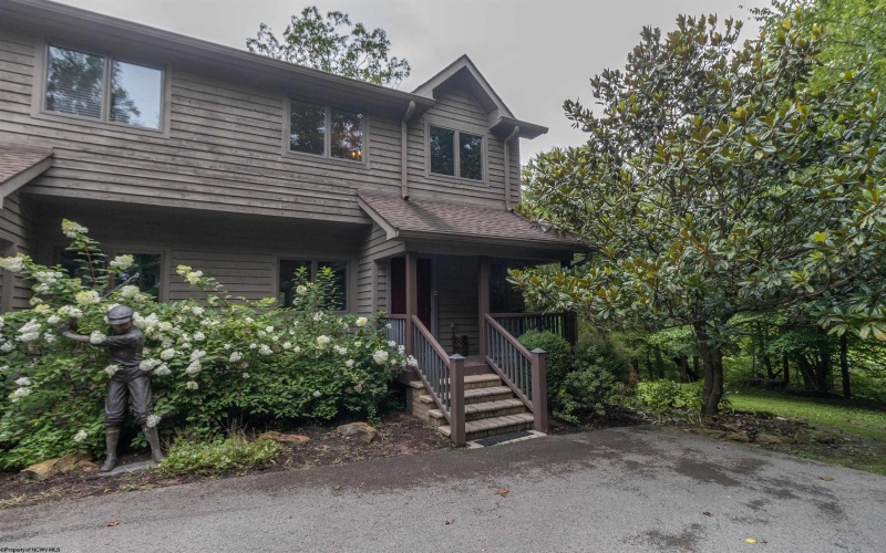 215 Aaron Smith Drive, Bridgeport, West Virginia 26330, 3 Bedrooms Bedrooms, 5 Rooms Rooms,3 BathroomsBathrooms,Single Family Attached,For Sale,Aaron Smith,10160841