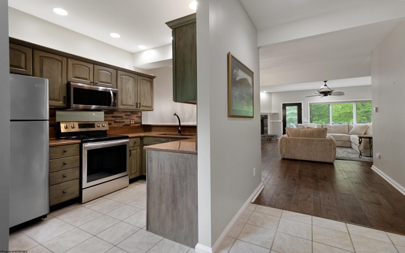 215 Aaron Smith Drive, Bridgeport, West Virginia 26330, 3 Bedrooms Bedrooms, 5 Rooms Rooms,3 BathroomsBathrooms,Single Family Attached,For Sale,Aaron Smith,10160841