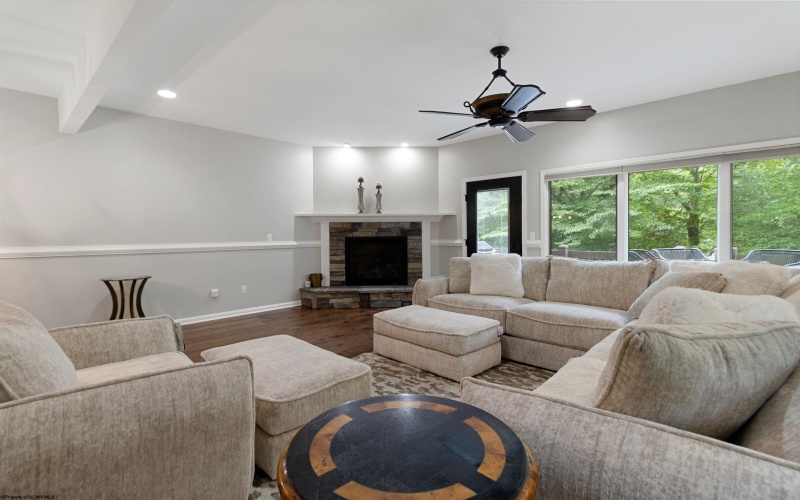215 Aaron Smith Drive, Bridgeport, West Virginia 26330, 3 Bedrooms Bedrooms, 5 Rooms Rooms,3 BathroomsBathrooms,Single Family Attached,For Sale,Aaron Smith,10160841