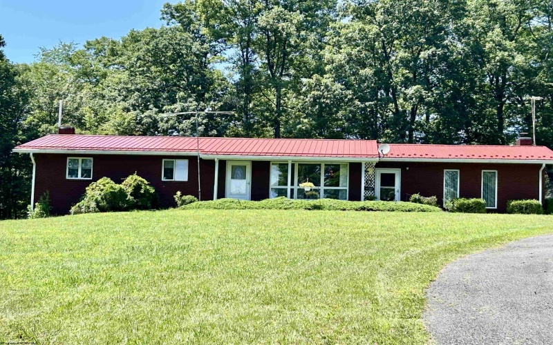 2731 BIRDS CREEK Road, Tunnelton, West Virginia 26444, 3 Bedrooms Bedrooms, 6 Rooms Rooms,2 BathroomsBathrooms,Single Family Detached,For Sale,BIRDS CREEK,10160847