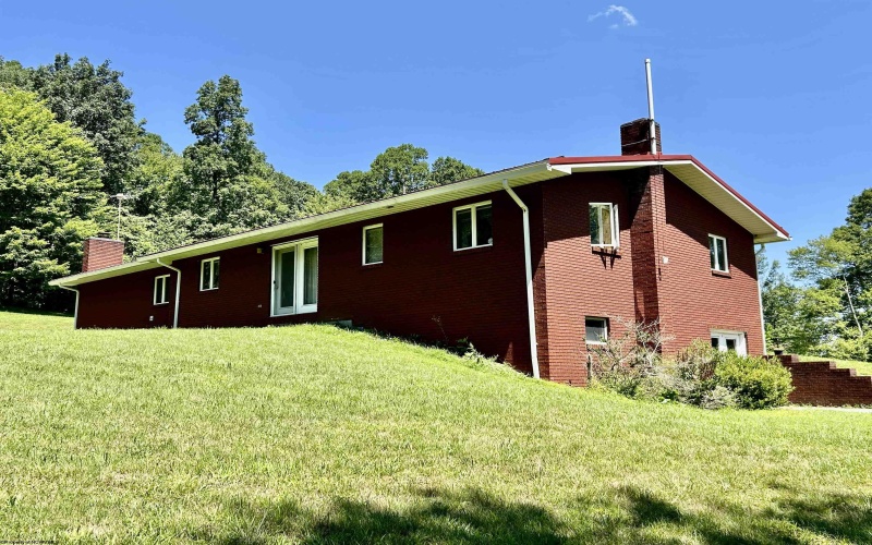 2731 BIRDS CREEK Road, Tunnelton, West Virginia 26444, 3 Bedrooms Bedrooms, 6 Rooms Rooms,2 BathroomsBathrooms,Single Family Detached,For Sale,BIRDS CREEK,10160847
