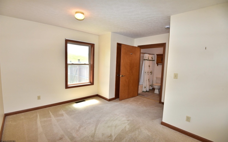 5984 Green Valley Road, Bridgeport, West Virginia 26330, 3 Bedrooms Bedrooms, 6 Rooms Rooms,2 BathroomsBathrooms,Single Family Detached,For Sale,Green Valley,10160853