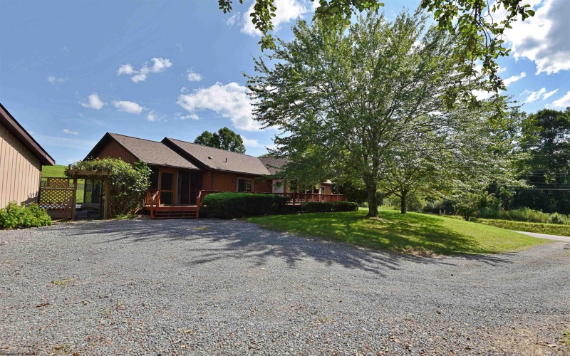 5984 Green Valley Road, Bridgeport, West Virginia 26330, 3 Bedrooms Bedrooms, 6 Rooms Rooms,2 BathroomsBathrooms,Single Family Detached,For Sale,Green Valley,10160853