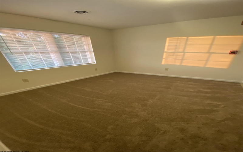 393 Dille Street, Morgantown, West Virginia 26505, 2 Bedrooms Bedrooms, 4 Rooms Rooms,2 BathroomsBathrooms,Residential Rentals,For Rent,Dille,10160835