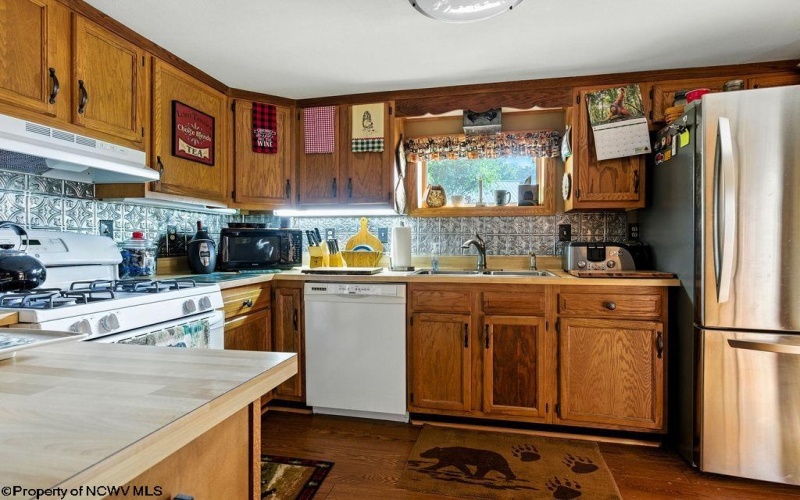 360 Lake Floyd Circle, Bristol, West Virginia 26426-0000, 2 Bedrooms Bedrooms, 6 Rooms Rooms,1 BathroomBathrooms,Single Family Detached,For Sale,Lake Floyd,10160858
