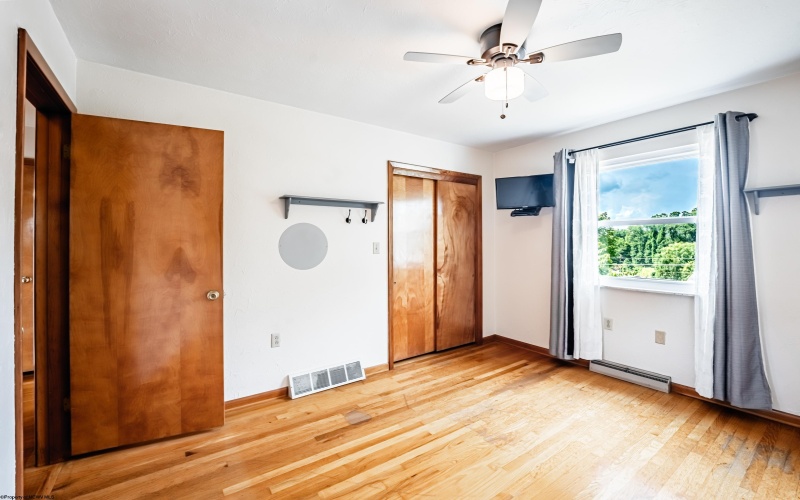 936 Pine Hill Drive, Fairmont, West Virginia 26554, 3 Bedrooms Bedrooms, 8 Rooms Rooms,3 BathroomsBathrooms,Single Family Detached,For Sale,Pine Hill,10160860