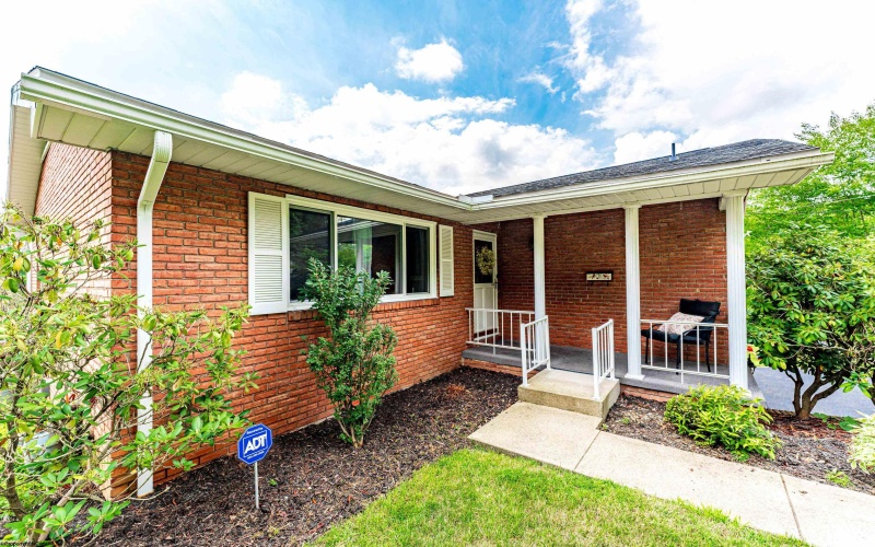 936 Pine Hill Drive, Fairmont, West Virginia 26554, 3 Bedrooms Bedrooms, 8 Rooms Rooms,3 BathroomsBathrooms,Single Family Detached,For Sale,Pine Hill,10160860