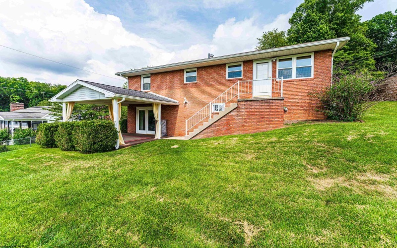 936 Pine Hill Drive, Fairmont, West Virginia 26554, 3 Bedrooms Bedrooms, 8 Rooms Rooms,3 BathroomsBathrooms,Single Family Detached,For Sale,Pine Hill,10160860