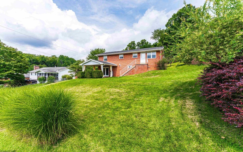 936 Pine Hill Drive, Fairmont, West Virginia 26554, 3 Bedrooms Bedrooms, 8 Rooms Rooms,3 BathroomsBathrooms,Single Family Detached,For Sale,Pine Hill,10160860