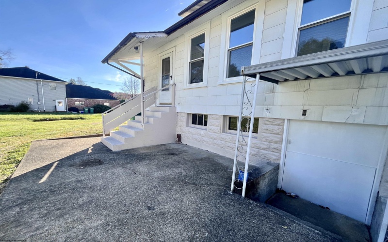 428 James Street, Bridgeport, West Virginia 26330, 3 Bedrooms Bedrooms, 9 Rooms Rooms,1 BathroomBathrooms,Single Family Detached,For Sale,James,10160880