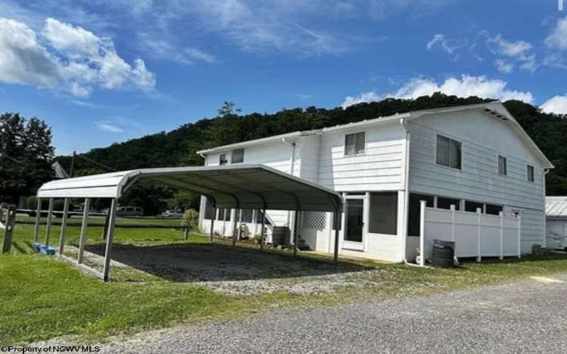 814 Curry Lane, Marlinton, West Virginia 24954, ,Multi-unit/income,For Sale,Curry,10160876
