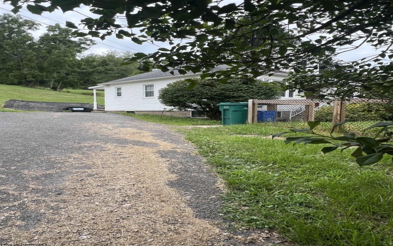 516 Brushy Fork Road, Bridgeport, West Virginia 26330, 3 Bedrooms Bedrooms, 5 Rooms Rooms,1 BathroomBathrooms,Single Family Detached,For Sale,Brushy Fork,10160870