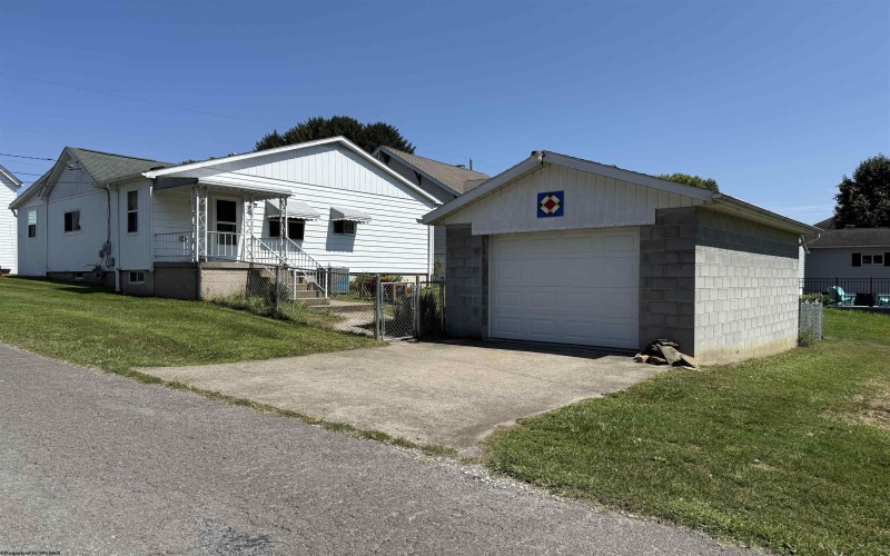 301 High Street, Barrackville, West Virginia 26559, 2 Bedrooms Bedrooms, 7 Rooms Rooms,1 BathroomBathrooms,Single Family Detached,For Sale,High,10160869