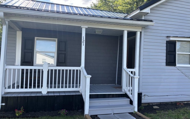 121 Hoff Street, Belington, West Virginia 26250, 2 Bedrooms Bedrooms, 6 Rooms Rooms,1 BathroomBathrooms,Single Family Detached,For Sale,Hoff,10160862