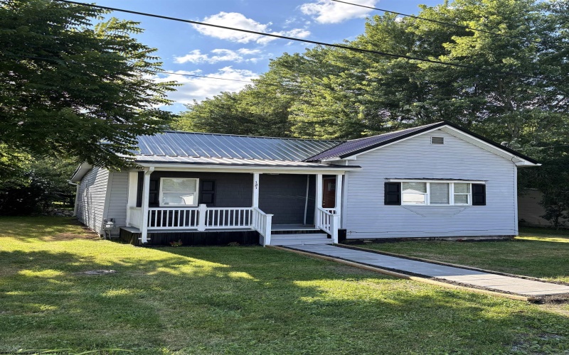 121 Hoff Street, Belington, West Virginia 26250, 2 Bedrooms Bedrooms, 6 Rooms Rooms,1 BathroomBathrooms,Single Family Detached,For Sale,Hoff,10160862