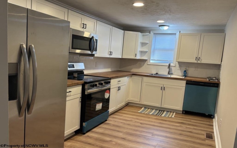 121 Hoff Street, Belington, West Virginia 26250, 2 Bedrooms Bedrooms, 6 Rooms Rooms,1 BathroomBathrooms,Single Family Detached,For Sale,Hoff,10160862