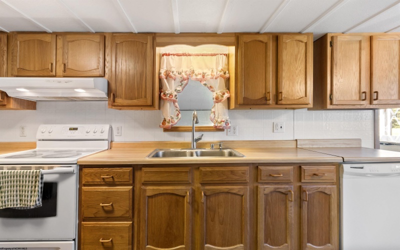1526 Zinn Chapel Road, Reedsville, West Virginia 26547-7434, 2 Bedrooms Bedrooms, 7 Rooms Rooms,2 BathroomsBathrooms,Single Family Detached,For Sale,Zinn Chapel,10160874