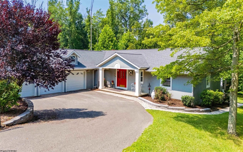 80 Candlelight Drive, Morgantown, West Virginia 26508, 4 Bedrooms Bedrooms, 10 Rooms Rooms,3 BathroomsBathrooms,Single Family Detached,For Sale,Candlelight,10160868