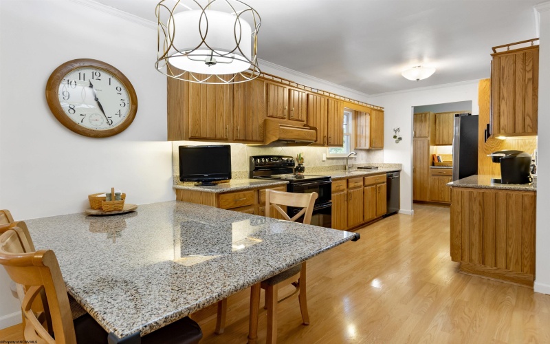 80 Candlelight Drive, Morgantown, West Virginia 26508, 4 Bedrooms Bedrooms, 10 Rooms Rooms,3 BathroomsBathrooms,Single Family Detached,For Sale,Candlelight,10160868
