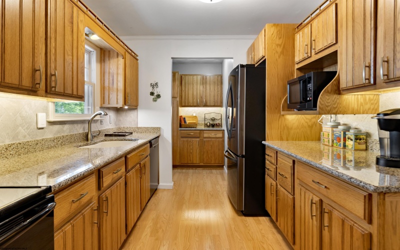 80 Candlelight Drive, Morgantown, West Virginia 26508, 4 Bedrooms Bedrooms, 10 Rooms Rooms,3 BathroomsBathrooms,Single Family Detached,For Sale,Candlelight,10160868