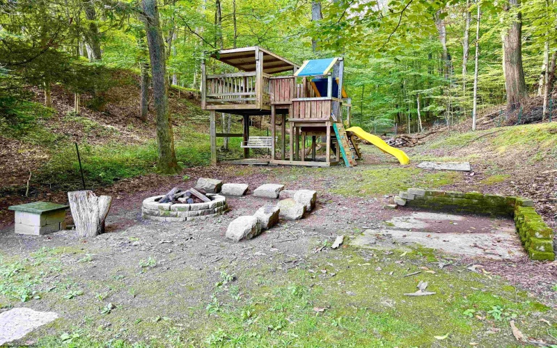162 Mohans Run Road, Mannington, West Virginia 26582, 4 Bedrooms Bedrooms, 8 Rooms Rooms,2 BathroomsBathrooms,Single Family Detached,For Sale,Mohans Run,10160881