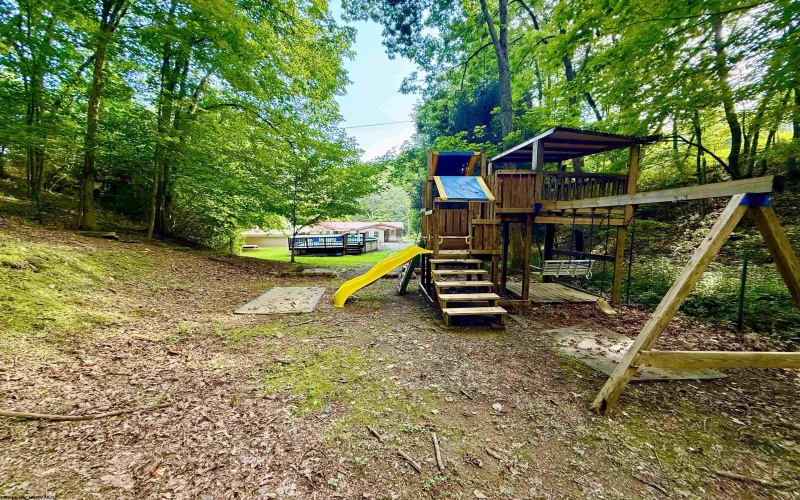 162 Mohans Run Road, Mannington, West Virginia 26582, 4 Bedrooms Bedrooms, 8 Rooms Rooms,2 BathroomsBathrooms,Single Family Detached,For Sale,Mohans Run,10160881