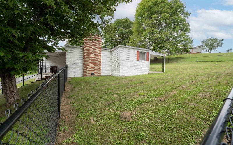 2120 Davis Street, Fairmont, West Virginia 26554, 3 Bedrooms Bedrooms, 8 Rooms Rooms,2 BathroomsBathrooms,Single Family Detached,For Sale,Davis,10160888