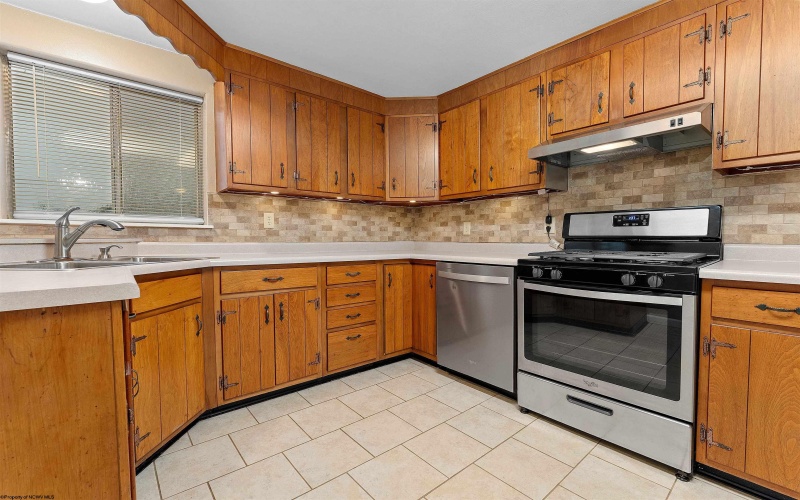 2120 Davis Street, Fairmont, West Virginia 26554, 3 Bedrooms Bedrooms, 8 Rooms Rooms,2 BathroomsBathrooms,Single Family Detached,For Sale,Davis,10160888