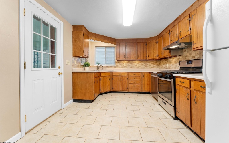 2120 Davis Street, Fairmont, West Virginia 26554, 3 Bedrooms Bedrooms, 8 Rooms Rooms,2 BathroomsBathrooms,Single Family Detached,For Sale,Davis,10160888