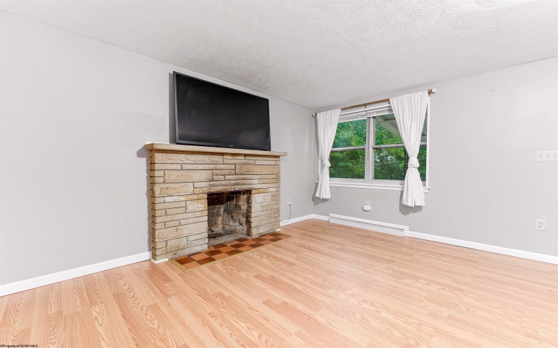 2120 Davis Street, Fairmont, West Virginia 26554, 3 Bedrooms Bedrooms, 8 Rooms Rooms,2 BathroomsBathrooms,Single Family Detached,For Sale,Davis,10160888