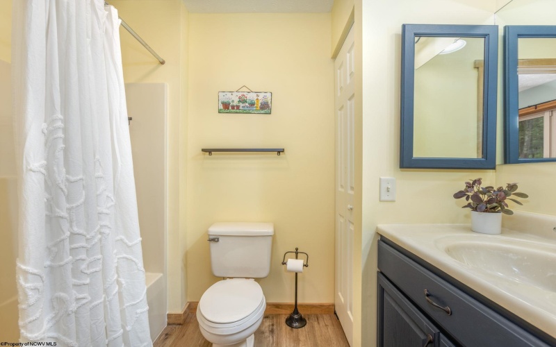 409 Aster Drive, Terra Alta, West Virginia 26764, 2 Bedrooms Bedrooms, 6 Rooms Rooms,2 BathroomsBathrooms,Single Family Detached,For Sale,Aster,10160890