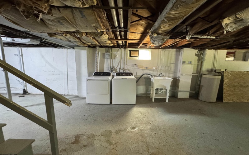 237 Newton Avenue, Bridgeport, West Virginia 26330, 3 Bedrooms Bedrooms, 6 Rooms Rooms,1 BathroomBathrooms,Single Family Detached,For Sale,Newton,10160895